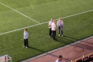 Μέσα... ο Παπασταύρου