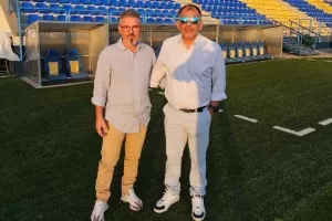Μαζί... τα αδέλφια στο Városi Stadion
