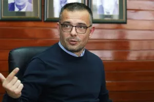 Αναπληρωτής Πρόεδρος της Ομοσπονδίας Σερβίας/"Μπορείτε να αποκλείσετε το ΑΠΟΕΛ και να μπείτε ομίλους"