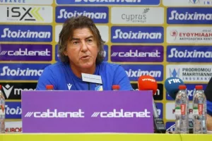 Σα Πίντο: "Θέλω να πω στον κόσμο, μην σταματήσετε λεπτό να φωνάζετε, μεγάλη επιθυμία η πρόκριση" 
