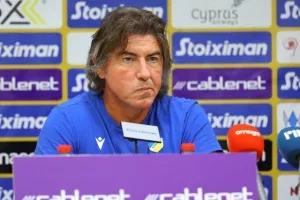 Σα Πίντο: "Θέλω να πω στον κόσμο, μην σταματήσετε λεπτό να φωνάζετε, μεγάλη επιθυμία η πρόκριση" 