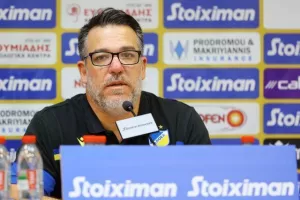 Σα Πίντο: "Θέλω να πω στον κόσμο, μην σταματήσετε λεπτό να φωνάζετε, μεγάλη επιθυμία η πρόκριση" 
