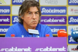 Σα Πίντο: "Θέλω να πω στον κόσμο, μην σταματήσετε λεπτό να φωνάζετε, μεγάλη επιθυμία η πρόκριση" 