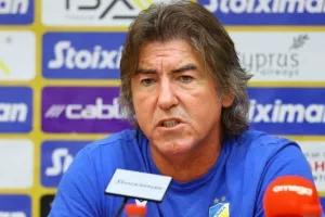 Σα Πίντο: "Θέλω να πω στον κόσμο, μην σταματήσετε λεπτό να φωνάζετε, μεγάλη επιθυμία η πρόκριση" 