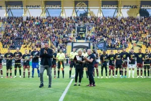 Συγκίνηση στο φιλικό του Άρη με την Μπότεφ: Τιμήθηκαν οι αδικοχαμένοι Άλκης και Τόσκο