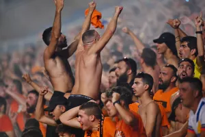 ΒΙΝΤΕΟ/Πορτοκαλί: "Κόσοβο - Σερβία, Ελλάς - Μακεδονία!"