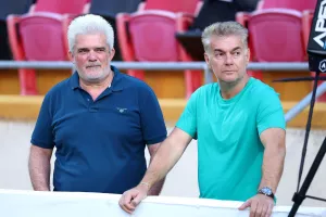 Πράσινος... Παπασταύρου