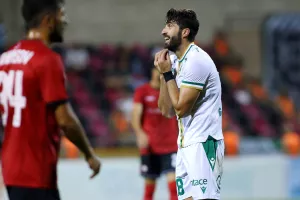 Καμπάλα-Ομόνοια: Προβάδισμα πρόκρισης με ασυγκράτητο Μπεζούς!