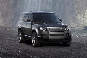 Η γκάμα του θρυλικού Land Rover Defender μεγαλώνει με το πολυτελές 130 Outbound 