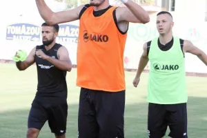 Δόξα - ΑΠΟΕΛ/ΦΩΤΟΣ από το ζέσταμα 