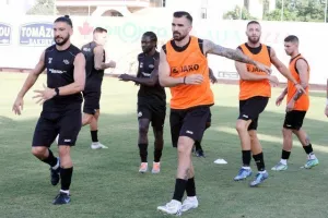Δόξα - ΑΠΟΕΛ/ΦΩΤΟΣ από το ζέσταμα 