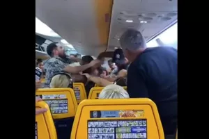 Πιάστηκαν στα χέρια σε αεροπλάνο για μια θέση (βίντεο)