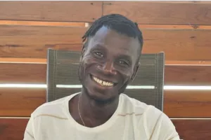 Ανανέωσε με Zest Owusu Banahene