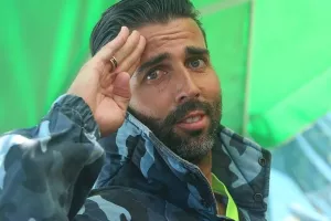 ΚΛΙΚΣ... απ' το ΑΠΟΕΛίστικο paintball!