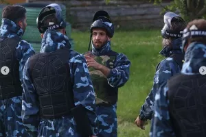 ΚΛΙΚΣ... απ' το ΑΠΟΕΛίστικο paintball!