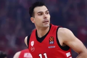 ΤΕΛΟΣ από τον Ολυμπιακό ο Σλούκας