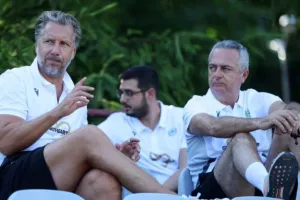 Πολλές ώρες... Γιάνσεν και Σίμος 