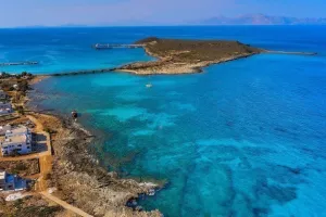 Η Daily Telegraph «ψηφίζει» 20 ελληνικά νησιά για το 2023