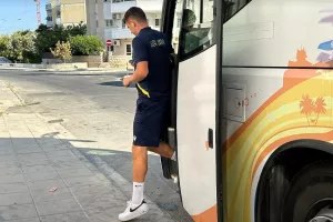 (Φωτορεπορτάζ) Η άφιξη της ΑΕΛ 