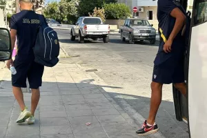 (Φωτορεπορτάζ) Η άφιξη της ΑΕΛ 