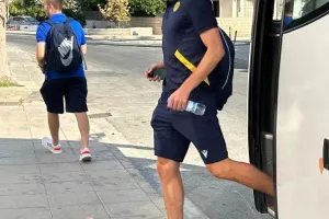 (Φωτορεπορτάζ) Η άφιξη της ΑΕΛ 