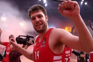 Ολυμπιακός σε Βεζένκοβ: «Γελάσαμε, κλάψαμε, πανηγυρίσαμε μαζί, συνέχισε την φοβερή δουλειά σου»