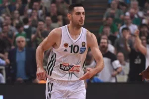 Παπαπέτρου: «Χαρούμενος που επέστρεψα στην οικογένειά μου, υπάρχει τεράστιο κίνητρο από μέρους μου»