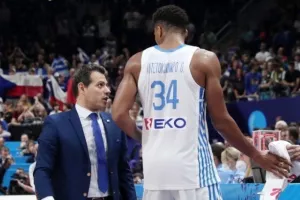 «Κάνει προσπάθεια ο Γιάννης, θα επανεξεταστεί σύντομα για να δούμε αν προλαβαίνει»