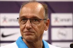 «Όταν ξεκινάς έναν αγώνα πας για να κερδίσεις, την ιστορία γράφουν οι παρόντες»