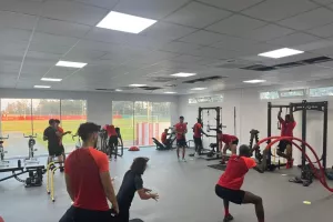 (Νέα Σαλαμίνα) Επιθετικό με διαφορετικά χαρακτηριστικά