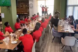 Στιγμές χαλάρωσης τραγουδώντας... Αργυρό! (βίντεο)