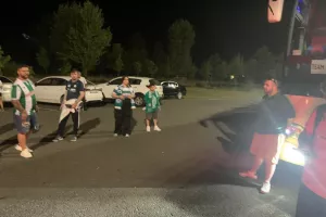 (ΒΙΝΤΕΟ/ΦΩΤΟΣ) Χειροκρότησαν τους ποδοσφαιριστές 
