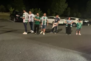 (ΒΙΝΤΕΟ/ΦΩΤΟΣ) Χειροκρότησαν τους ποδοσφαιριστές 