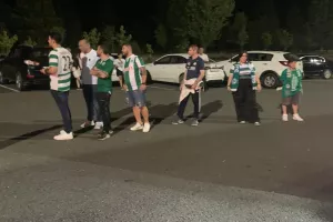 (ΒΙΝΤΕΟ/ΦΩΤΟΣ) Χειροκρότησαν τους ποδοσφαιριστές 