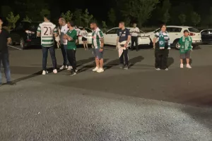 (ΒΙΝΤΕΟ/ΦΩΤΟΣ) Χειροκρότησαν τους ποδοσφαιριστές 