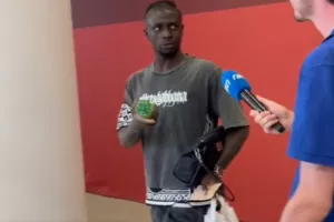 Μανέ: Τα έβαλε με δημοσιογράφο: "Με 'σκοτώνεις' κάθε μέρα και τώρα θες να σου μιλήσω;" (βίντεο)