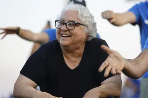 Η κυρία Φωτεινή έκανε "ΜΠΑΜ" με τους Μαχητές!