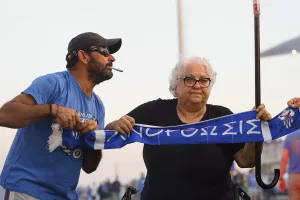Η κυρία Φωτεινή έκανε "ΜΠΑΜ" με τους Μαχητές!