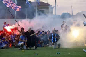 Η κυρία Φωτεινή έκανε "ΜΠΑΜ" με τους Μαχητές!