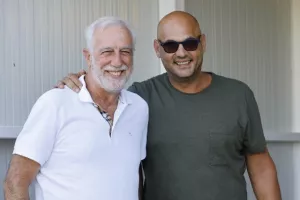 Πατήρ και υιός Λευκαρίτης!