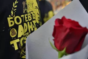 Συγκίνηση στο φιλικό του Άρη με την Μπότεφ: Τιμήθηκαν οι αδικοχαμένοι Άλκης και Τόσκο
