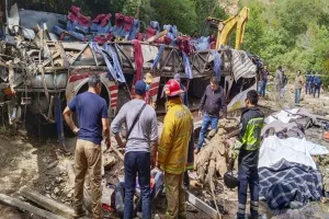 Πτώση λεωφορείου σε γκρεμό στο Μεξικό - Τουλάχιστον 29 νεκροί