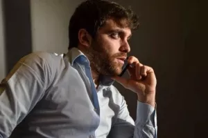 Φαμπρίτσιο Ρομάνο: Αποκάλυψε πόσες ώρες καθημερινά είναι στην οθόνη του κινητού του!