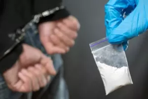 Ναρκοπάρτι σε βίλα στη Μύκονο - Συνελήφθησαν τέσσερα άτομα