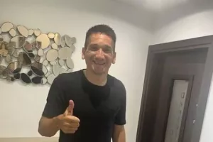 Πήγε για λεύκανση δοντιών ο Κολ