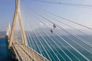 Εικόνες που «κόβουν«» την ανάσα στη γέφυρα Ρίου - Αντιρρίου