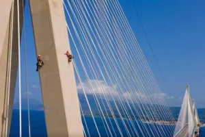 Εικόνες που «κόβουν«» την ανάσα στη γέφυρα Ρίου - Αντιρρίου