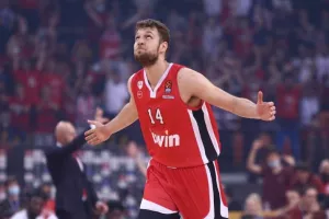 Η Ευρωλίγκα αποχαιρέτησε τον Βεζένκοφ