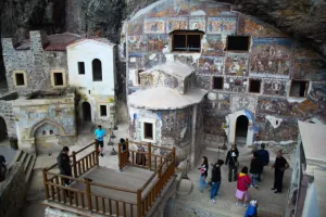 Επίσκεψη στην Παναγία Σουμελά από αντιπροσωπεία της ΑΕΚ