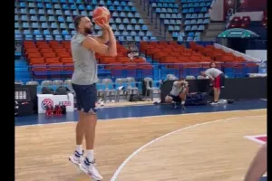 Τρομάζει ο Γκομπέρ, έγινε... μπόμπερ και έβαλε 4 σερί τρίποντα στην προπόνηση της Γαλλίας!